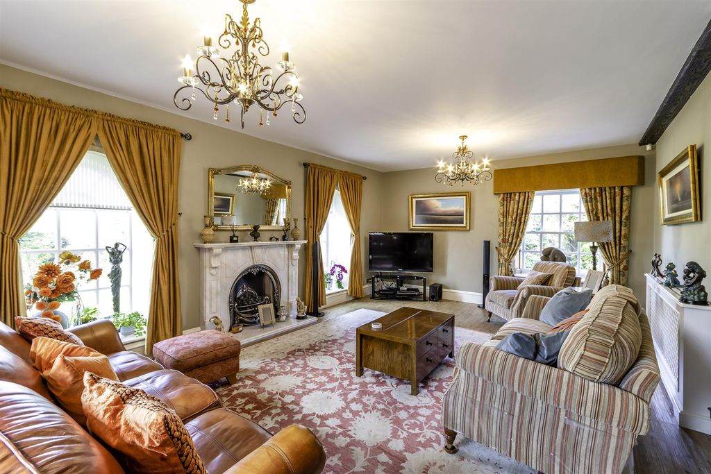 Property photo 2 of 41 Sitting Room