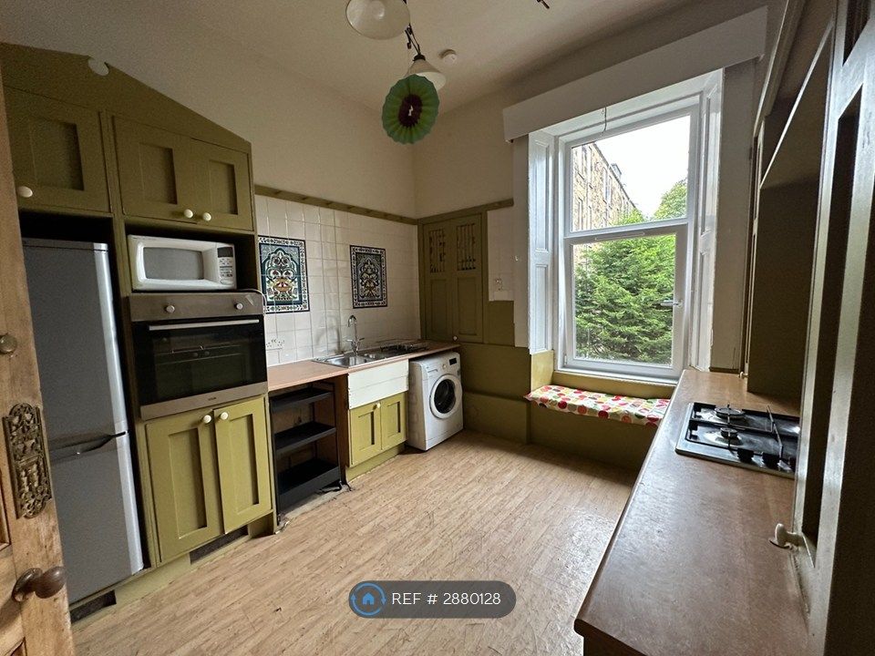 Property photo 3 of 17 Kitchen