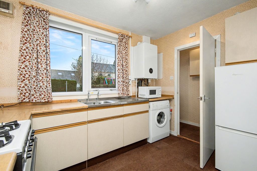 Property photo 3 of 8