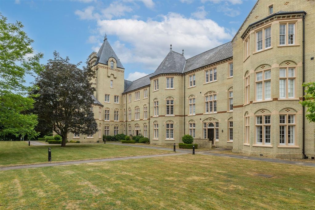 Property photo 1 of 16 Front Aspect