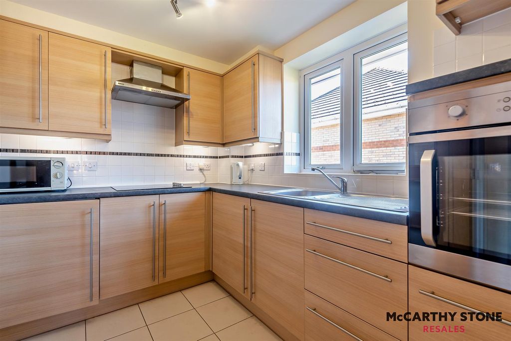 Property photo 2 of 17 8614255-Interior07-800.Jpg