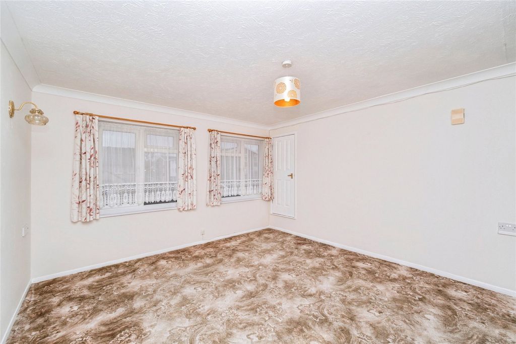 Property photo 2 of 12 Lounge