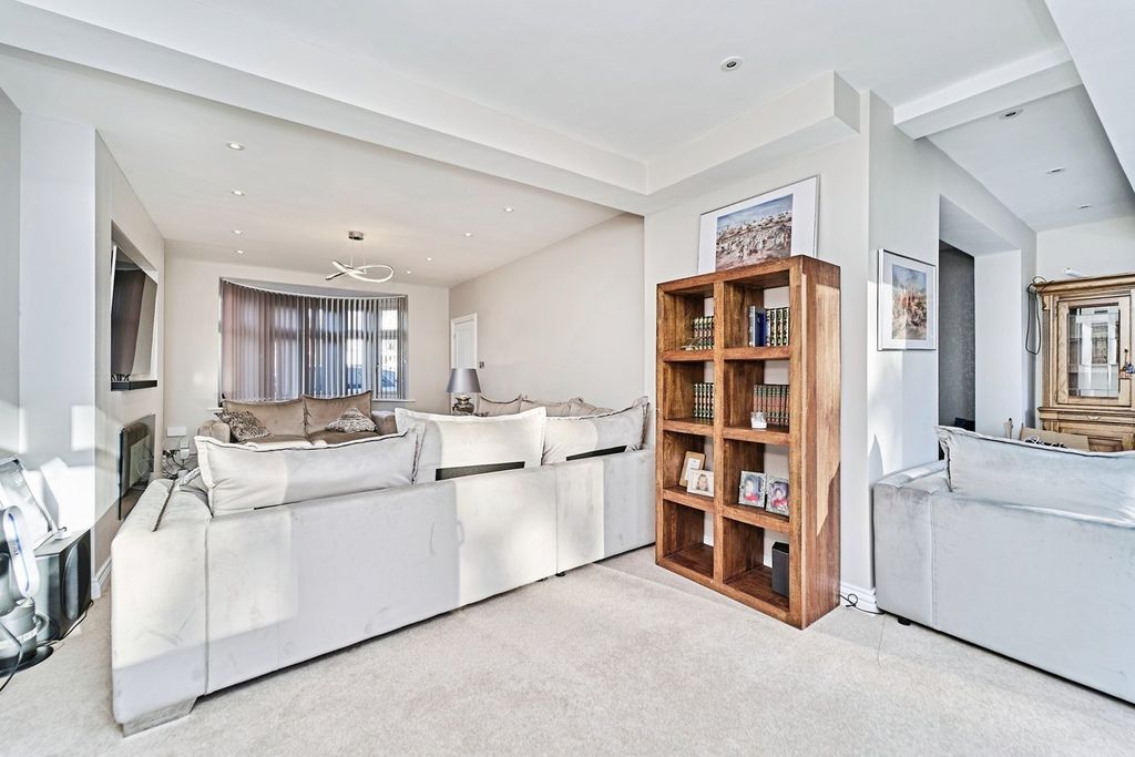 Property photo 3 of 24