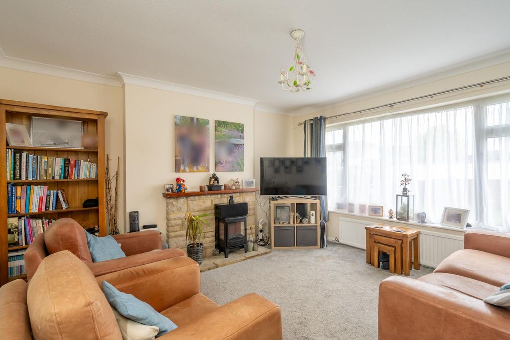 Property photo 2 of 11 Lounge.Jpg