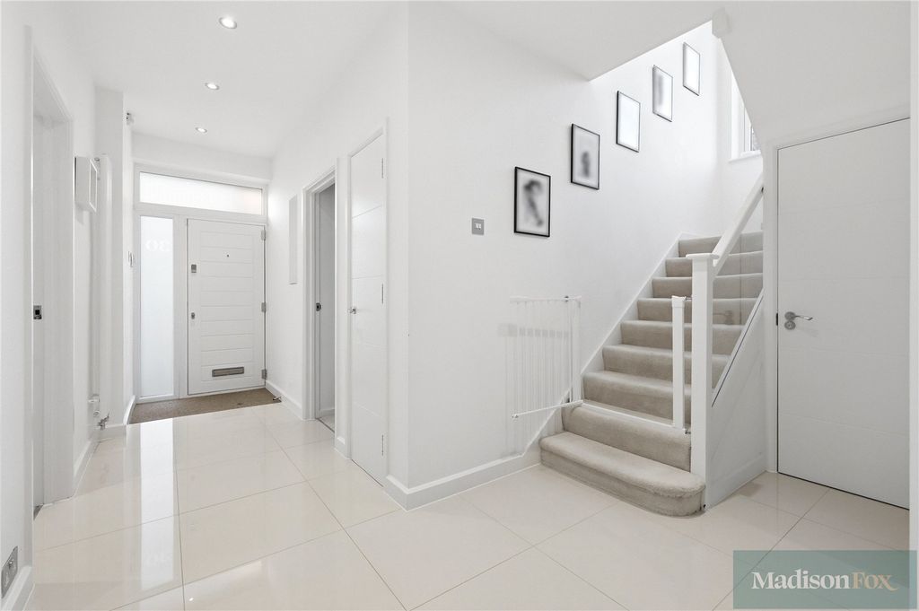 Property photo 2 of 46 Picture No. 38