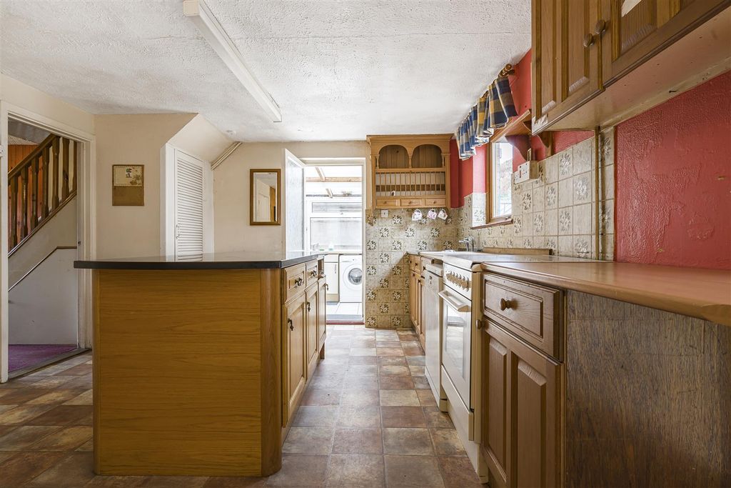 Property photo 3 of 16 Kitchen