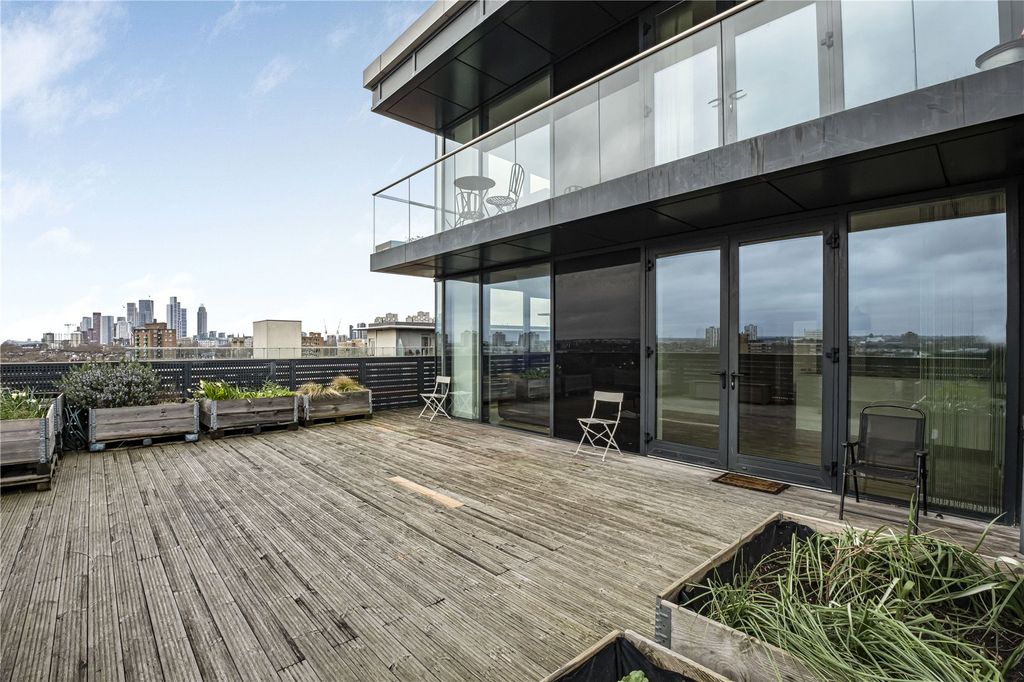 Property photo 1 of 21 Roof Terrace