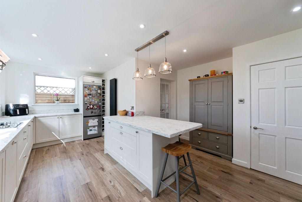 Property photo 3 of 24