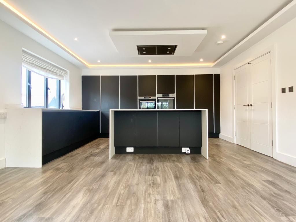 Property photo 3 of 21 Ac8E939B-E6F1-4238-8699-5612d21E3141.Jpg