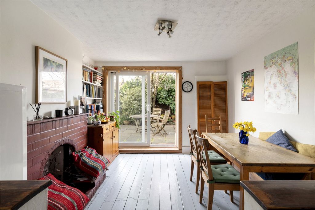 Property photo 3 of 23 Picture No. 12