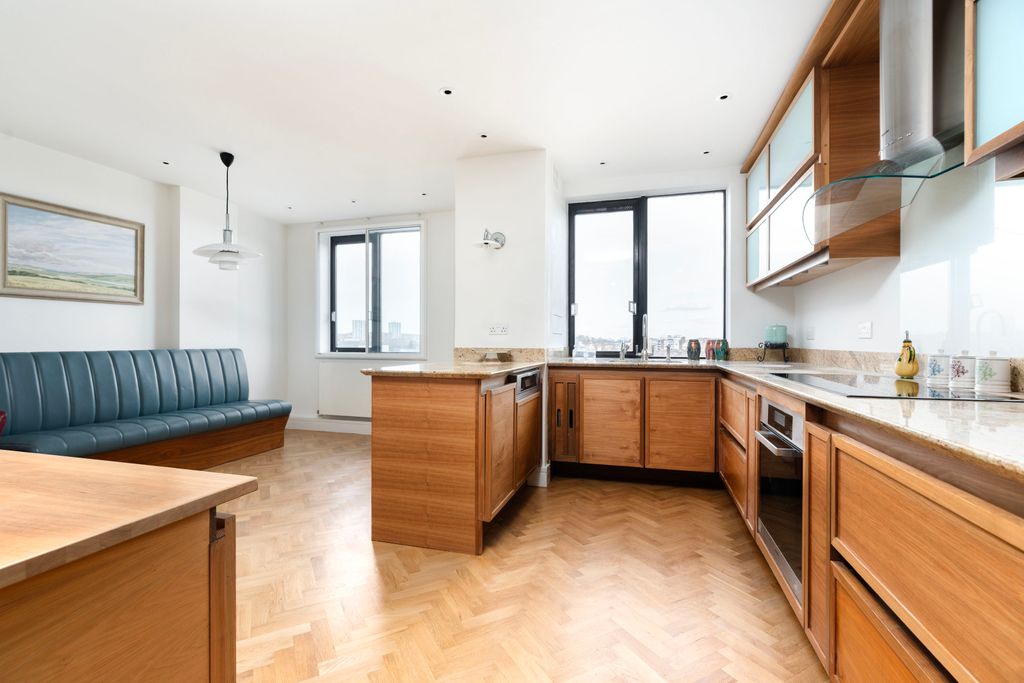 Property photo 2 of 12 Picture No. 32