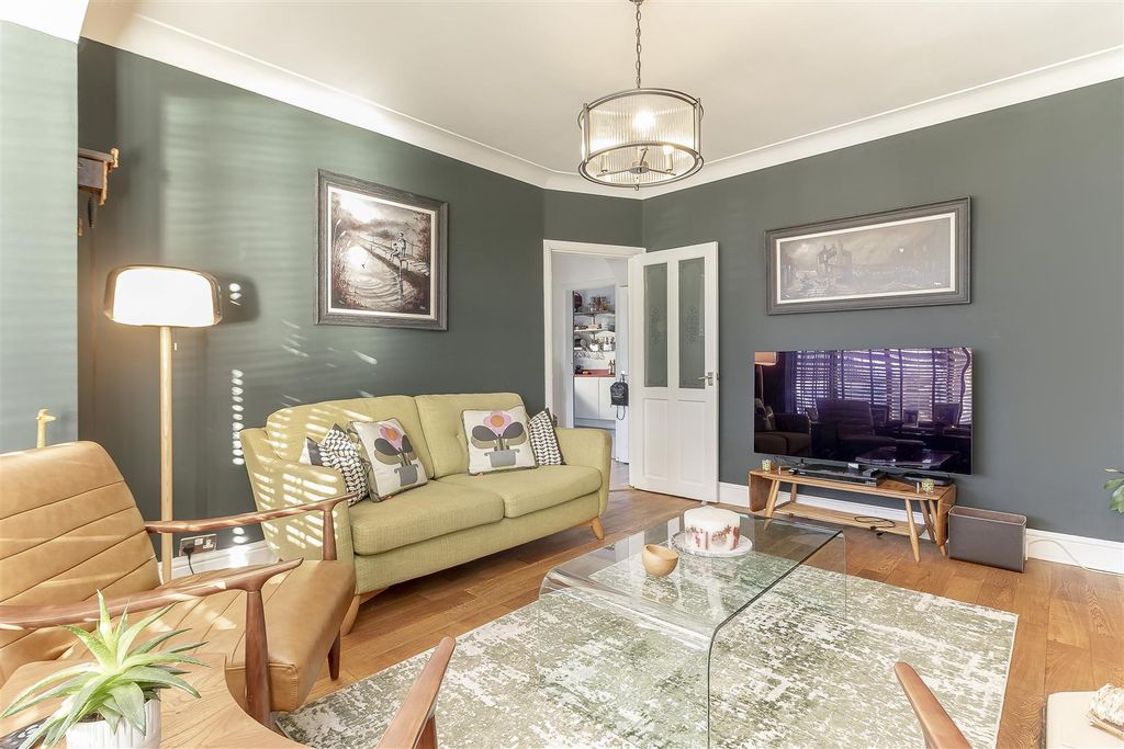 Property photo 3 of 28 Lounge - B.Jpg