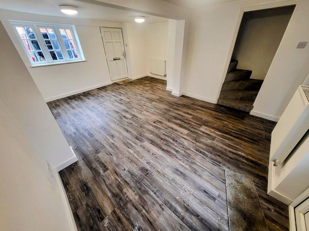 Property photo 3 of 28