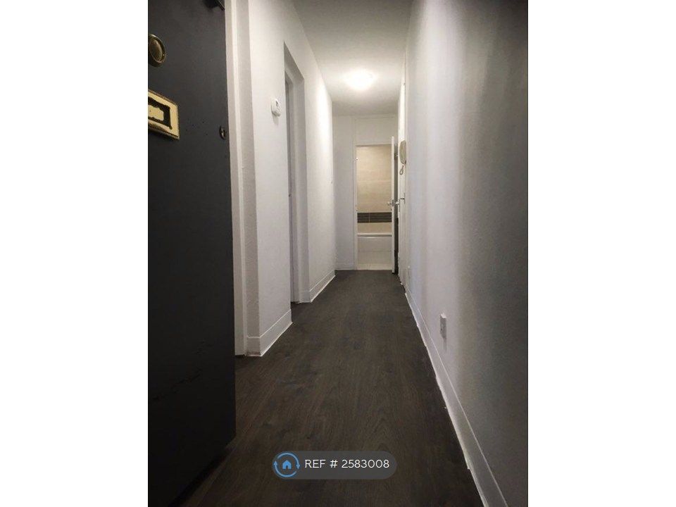 Property photo 2 of 10 Corridor