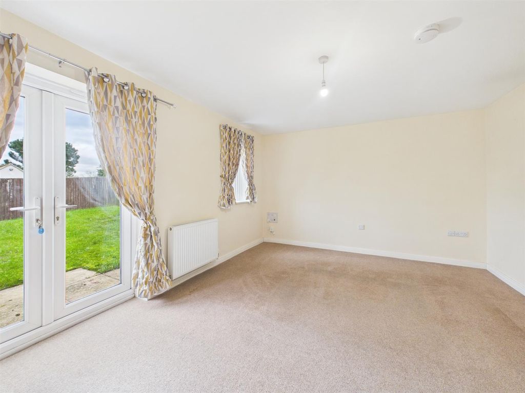 Property photo 3 of 11 Lounge