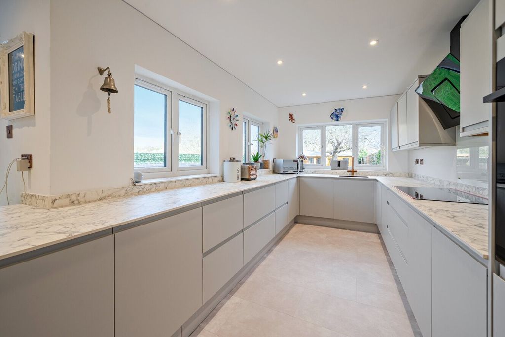 Property photo 3 of 21 Picture No. 09