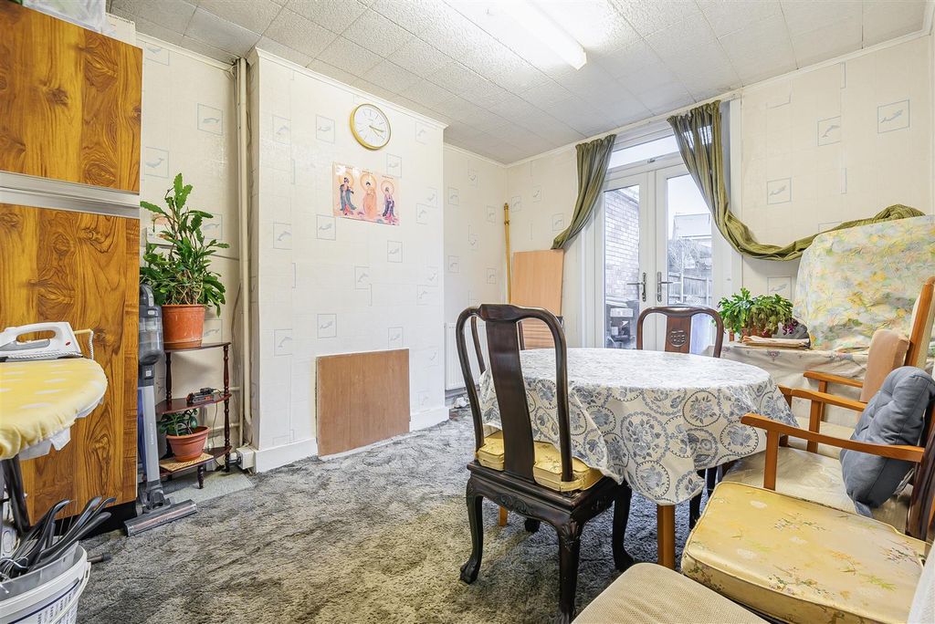Property photo 3 of 11 Dining Room