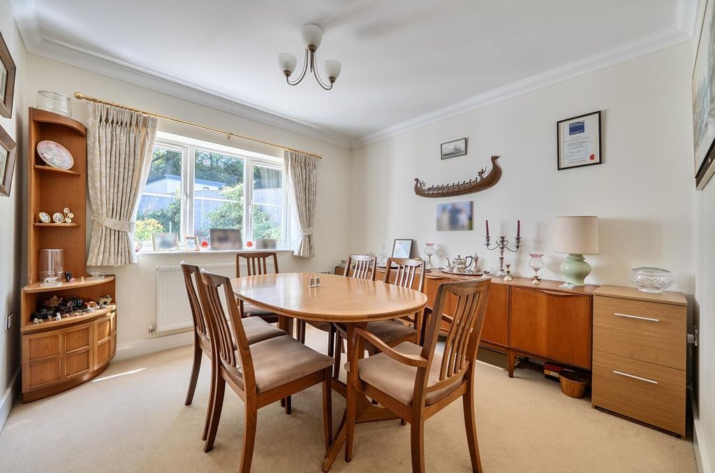 Property photo 3 of 19 15 Kingsway (13).Jpg