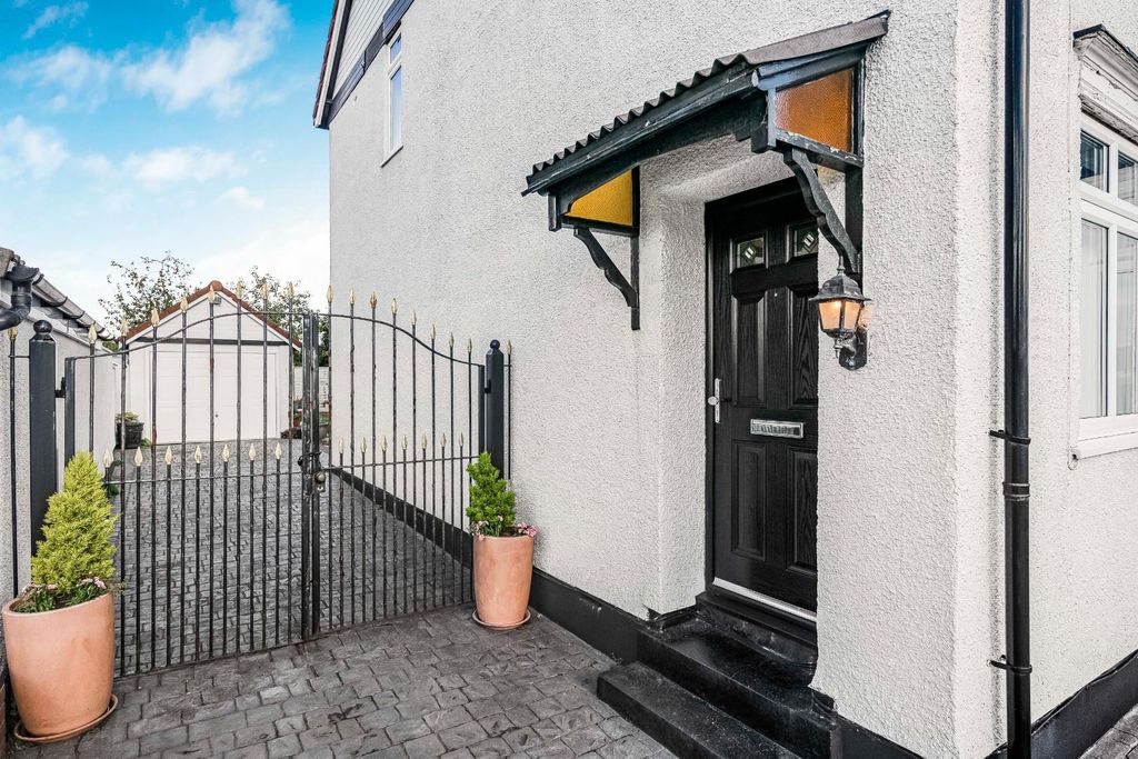 Property photo 2 of 21 7_62604.Jpg