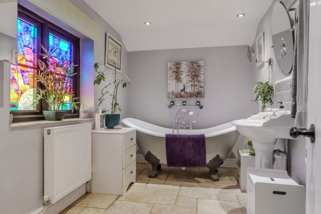 Property photo 2 of 30