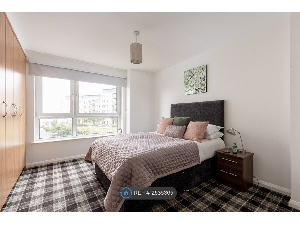 Property photo 1 of 7 Master Bedroom With En Suite