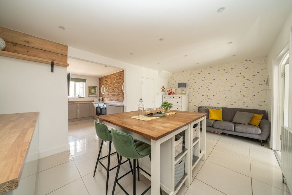 Property photo 2 of 18 278-Windmill-Road-2597