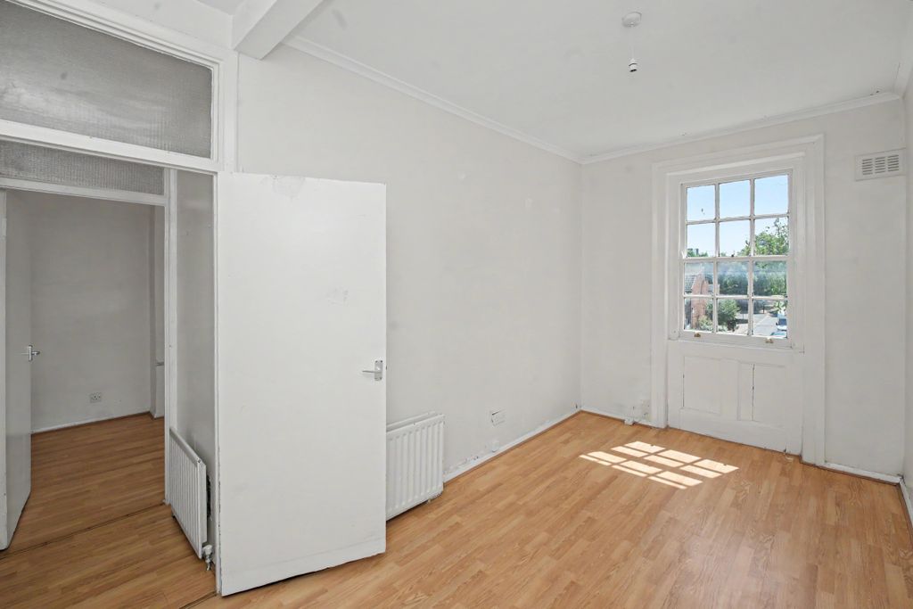 Property photo 2 of 10 Flat A, 19 Sydenham Park, Sydenham, London, Se26 4EE