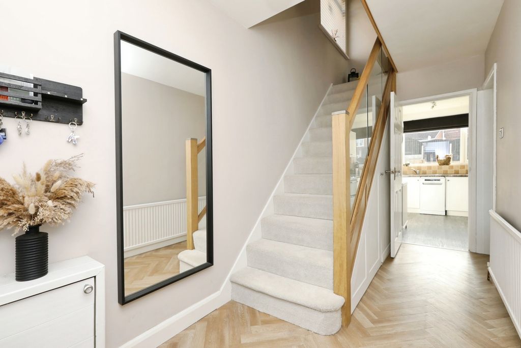 Property photo 2 of 20 Pbox-Img.Jpg