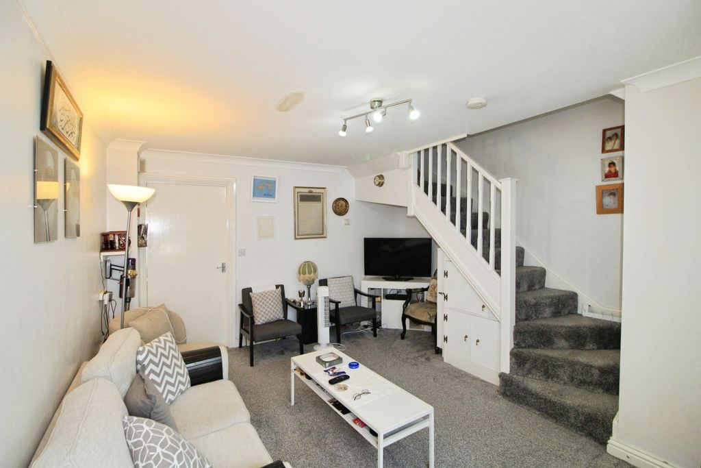 Property photo 3 of 19 E04B646E-Img 7839