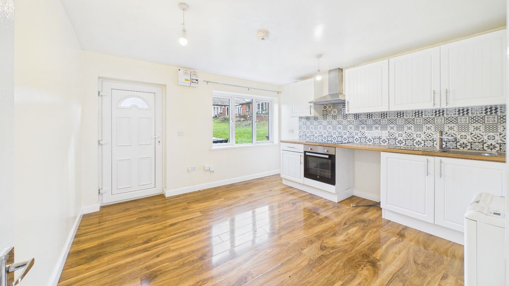 Property photo 2 of 7 1417073