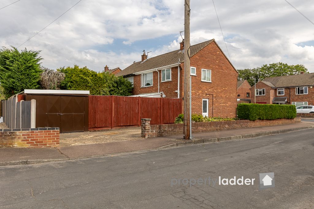 Property photo 2 of 26 12 Moorland Close_-39