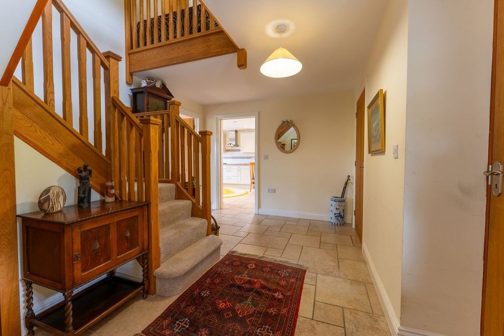 Property photo 3 of 27