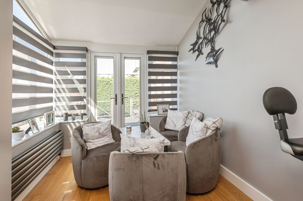 Property photo 3 of 15 Dining Area