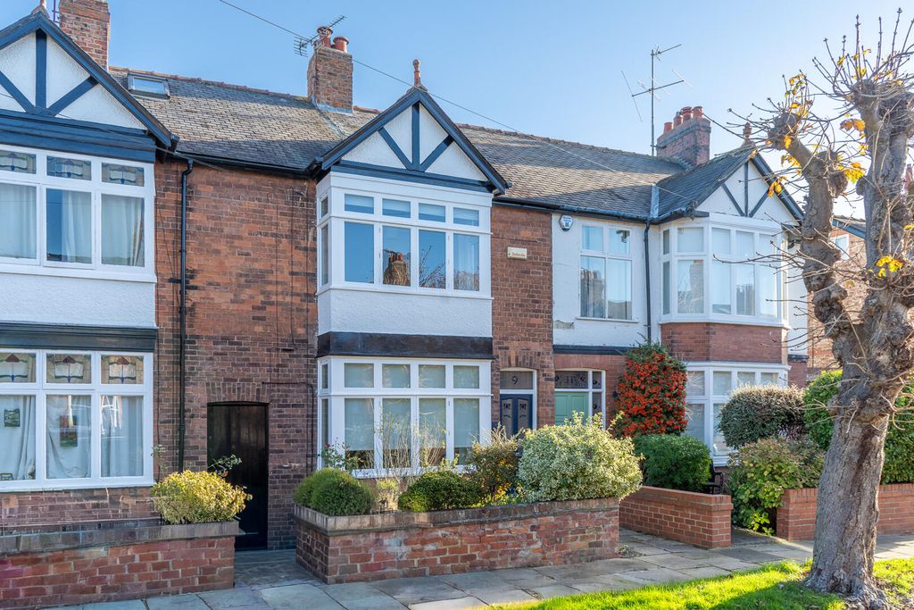 Property photo 1 of 20 Front (Exterior)