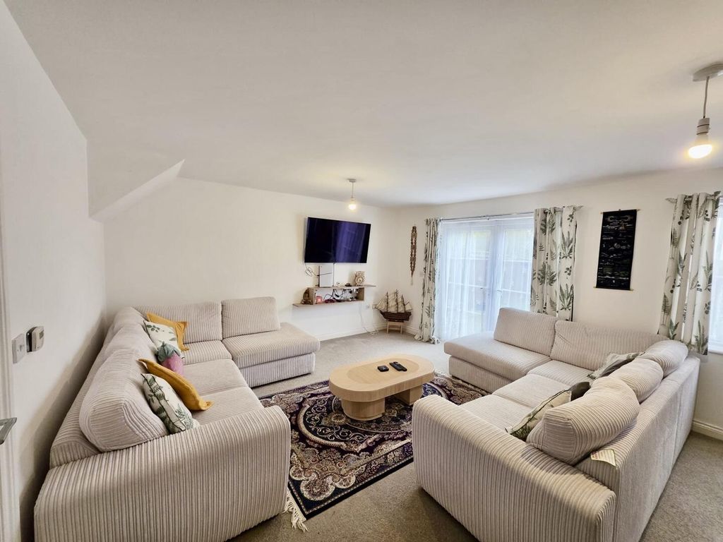 Property photo 2 of 15 Living Room