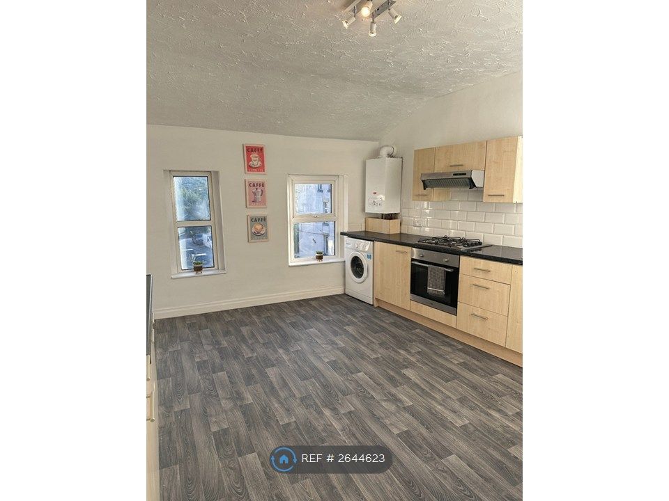 Property photo 1 of 31 Kitchen