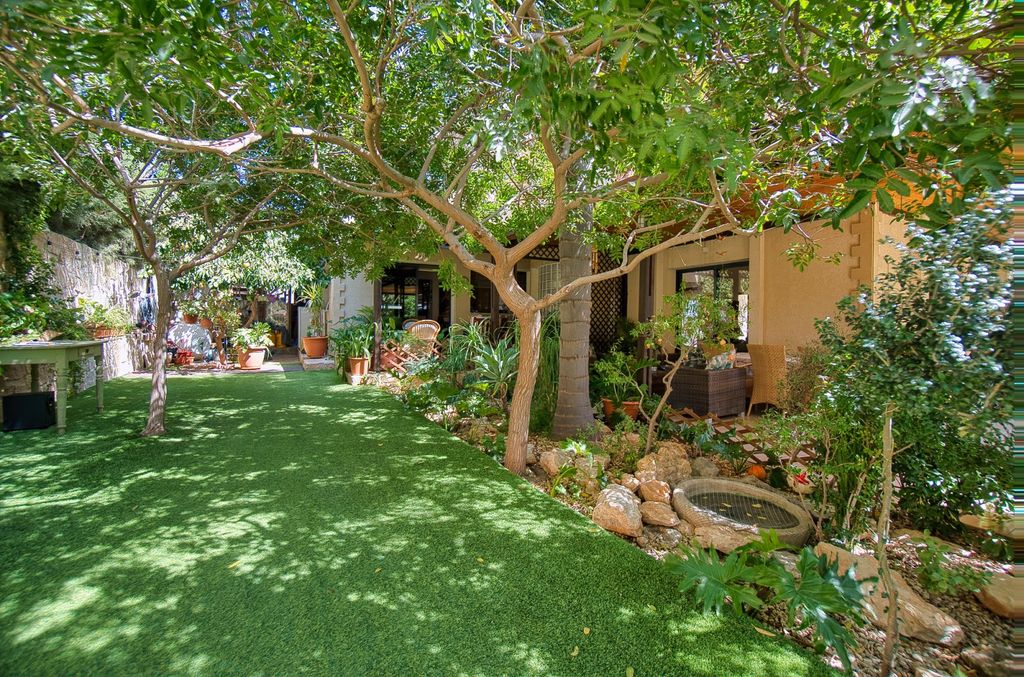 Property photo 3 of 40