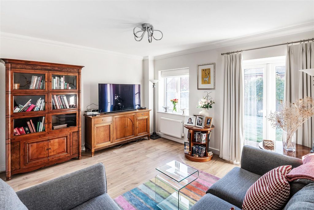 Property photo 3 of 17 21-Hartfield-Road-21.Jpg