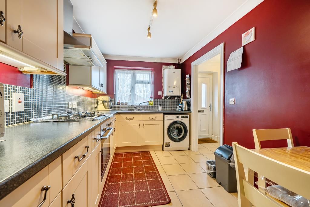 Property photo 3 of 20 Kitchen