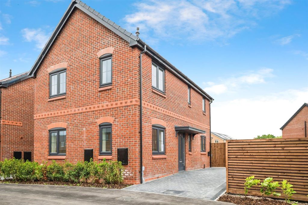 Property photo 1 of 13 External