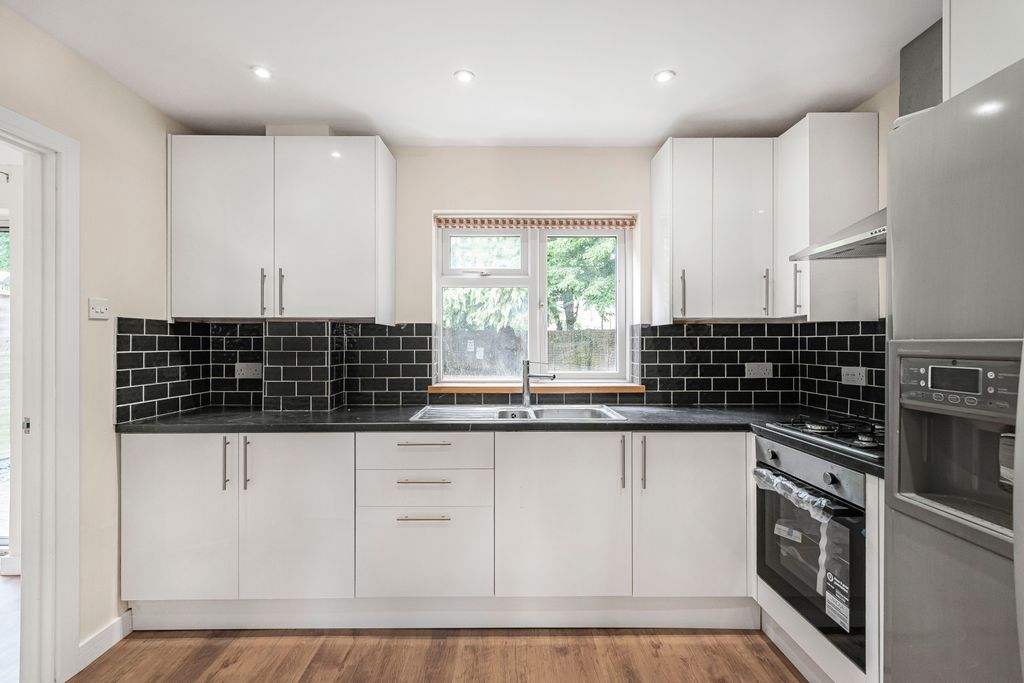 Property photo 2 of 12 Kitchen