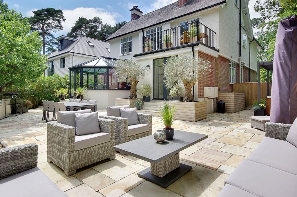 Property photo 2 of 30