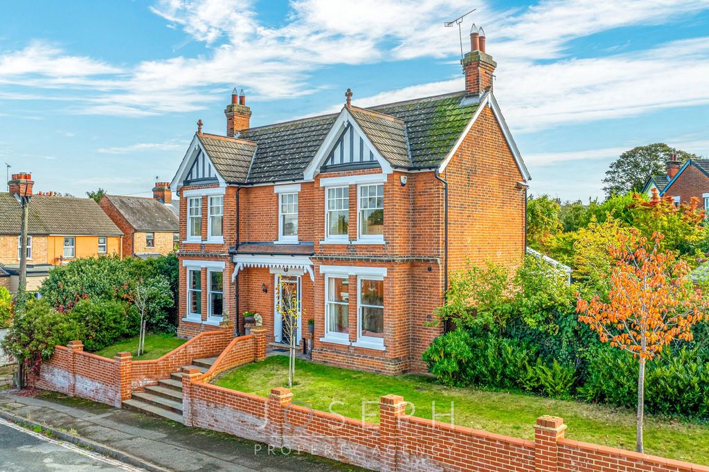 Property photo 1 of 28