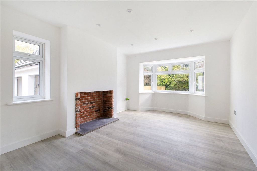 Property photo 3 of 24 Sitting Room