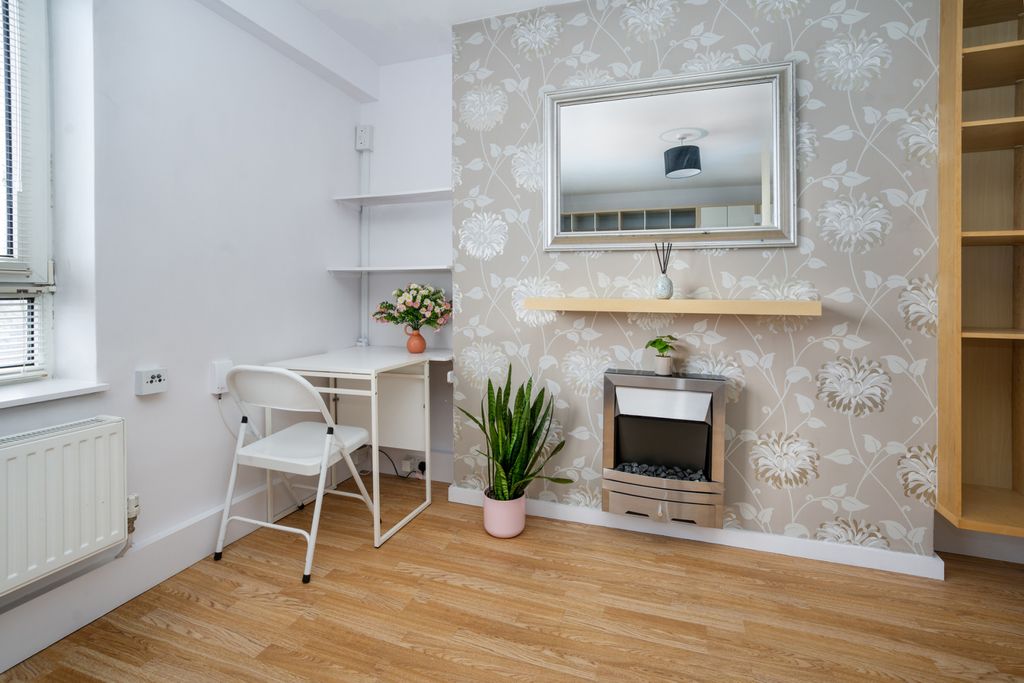 Property photo 3 of 8 Picture No. 16