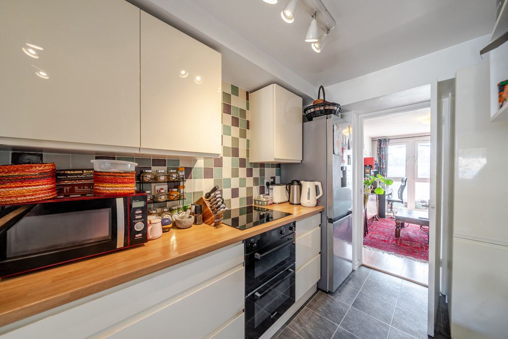 Property photo 2 of 17 Kitchen