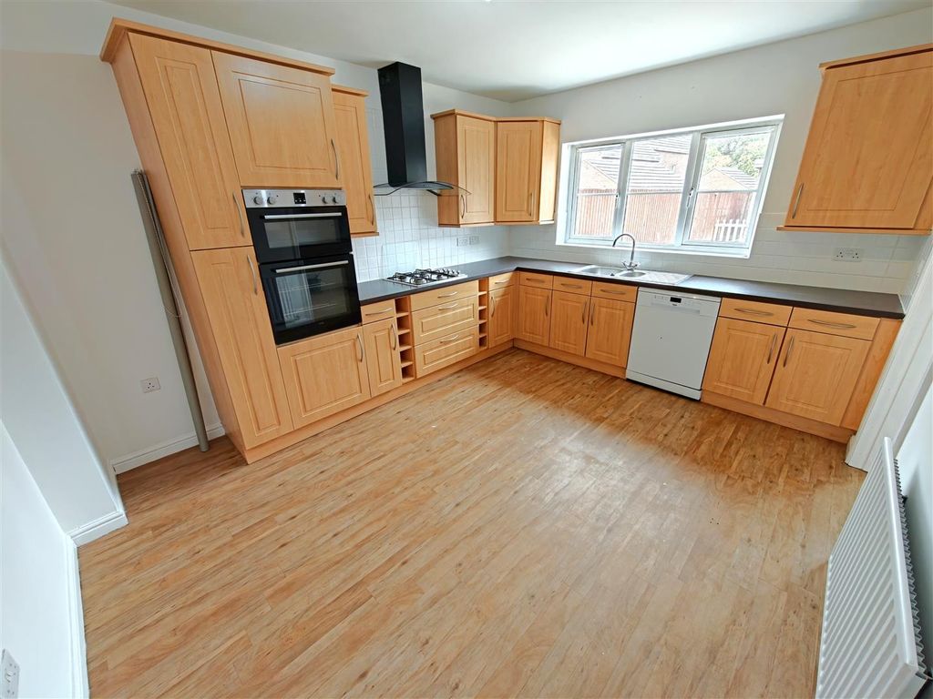 Property photo 3 of 46 Kitchen 1.1.Jpg