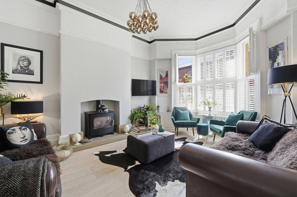 Property photo 2 of 33