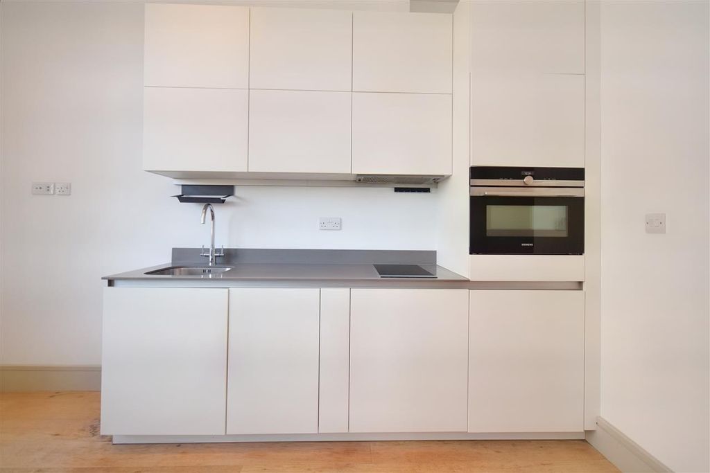 Property photo 3 of 9 Kitchen