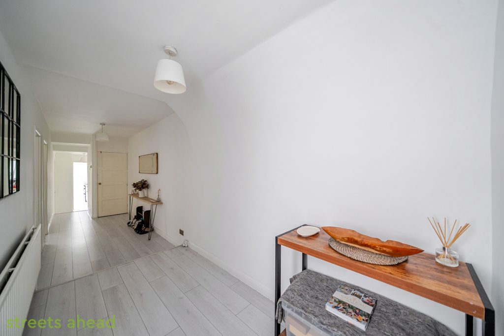 Property photo 3 of 15 1Afd906F-34d7-4d9...